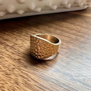 Elegant Gold Textured Ring